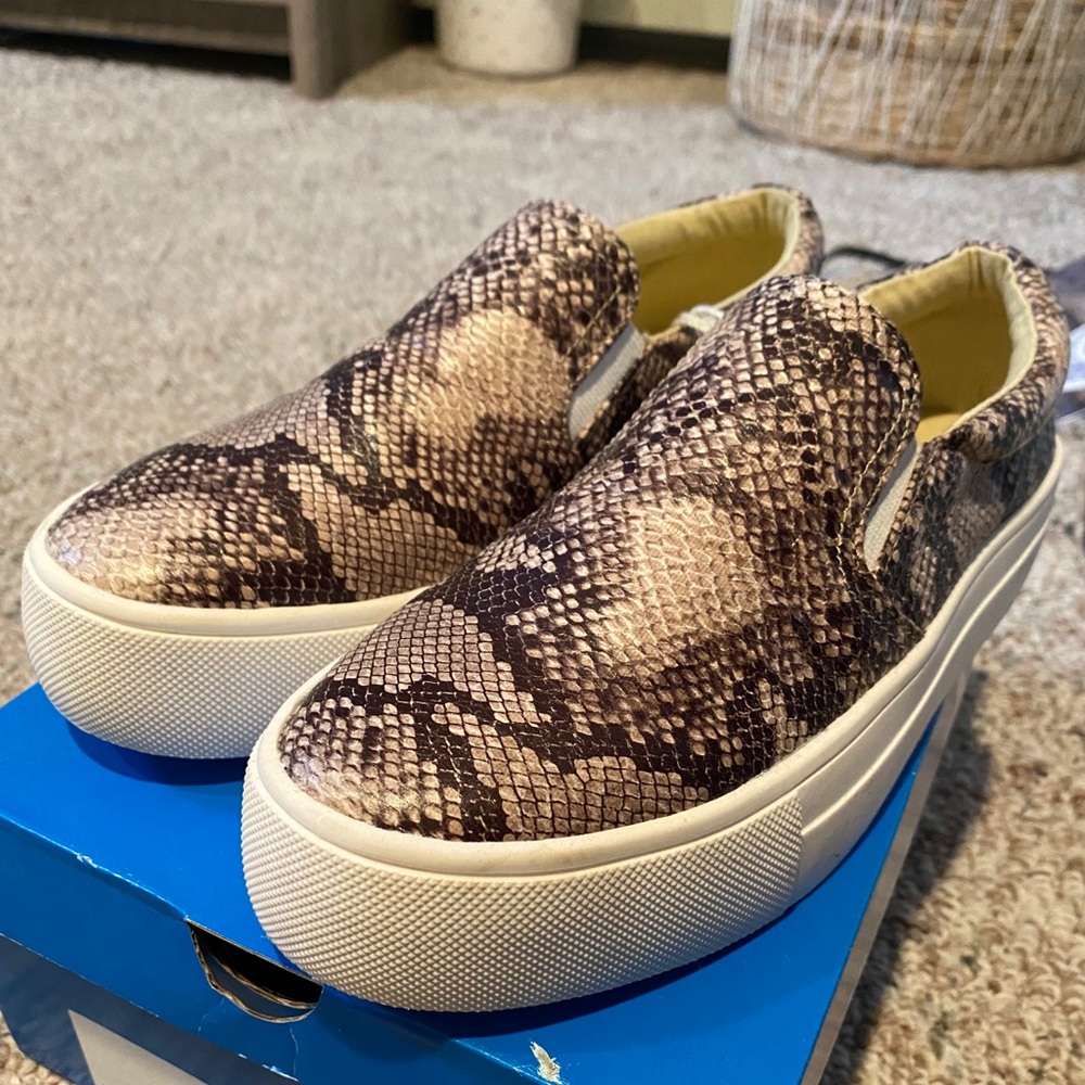 *NEVER WORN* snakeskin platform slip on shoes